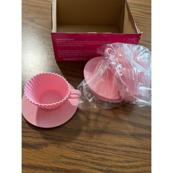 Set of four pink teacup cake molds NWT - Picture 4 of 4